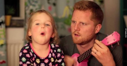 爸爸跟害怕煙火的小女兒合唱