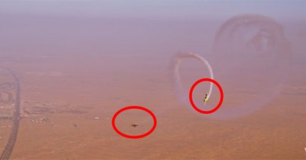 像鋼鐵人在空中飛翔