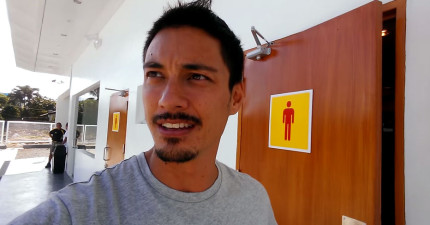 全世界最不可思議的加油站廁所