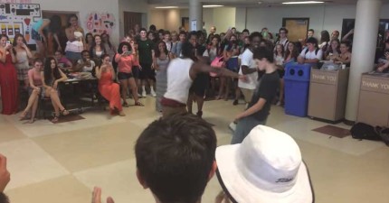 小男生鬥舞被霸凌