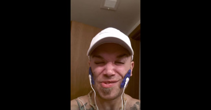 臉部電極按摩表情